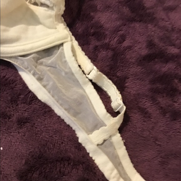 Vintage Victoria Secret White Lacy Demi Bra - Picture 7 of 14